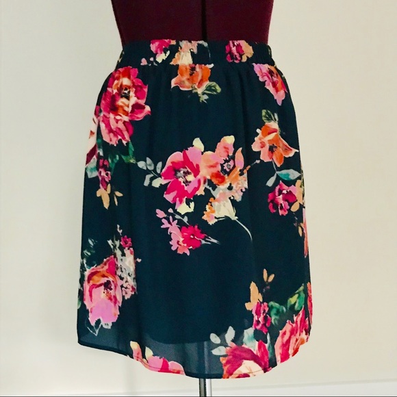 🎉HP🎉SIZE M Buttons Rose Navy Midi Skirt - Picture 4 of 6